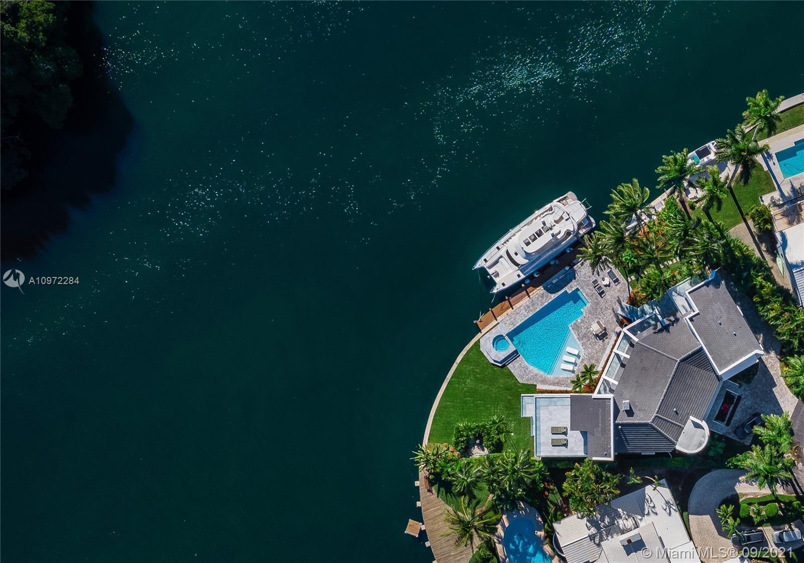 6946 Sunrise Ct Coral Gables, FL 33133