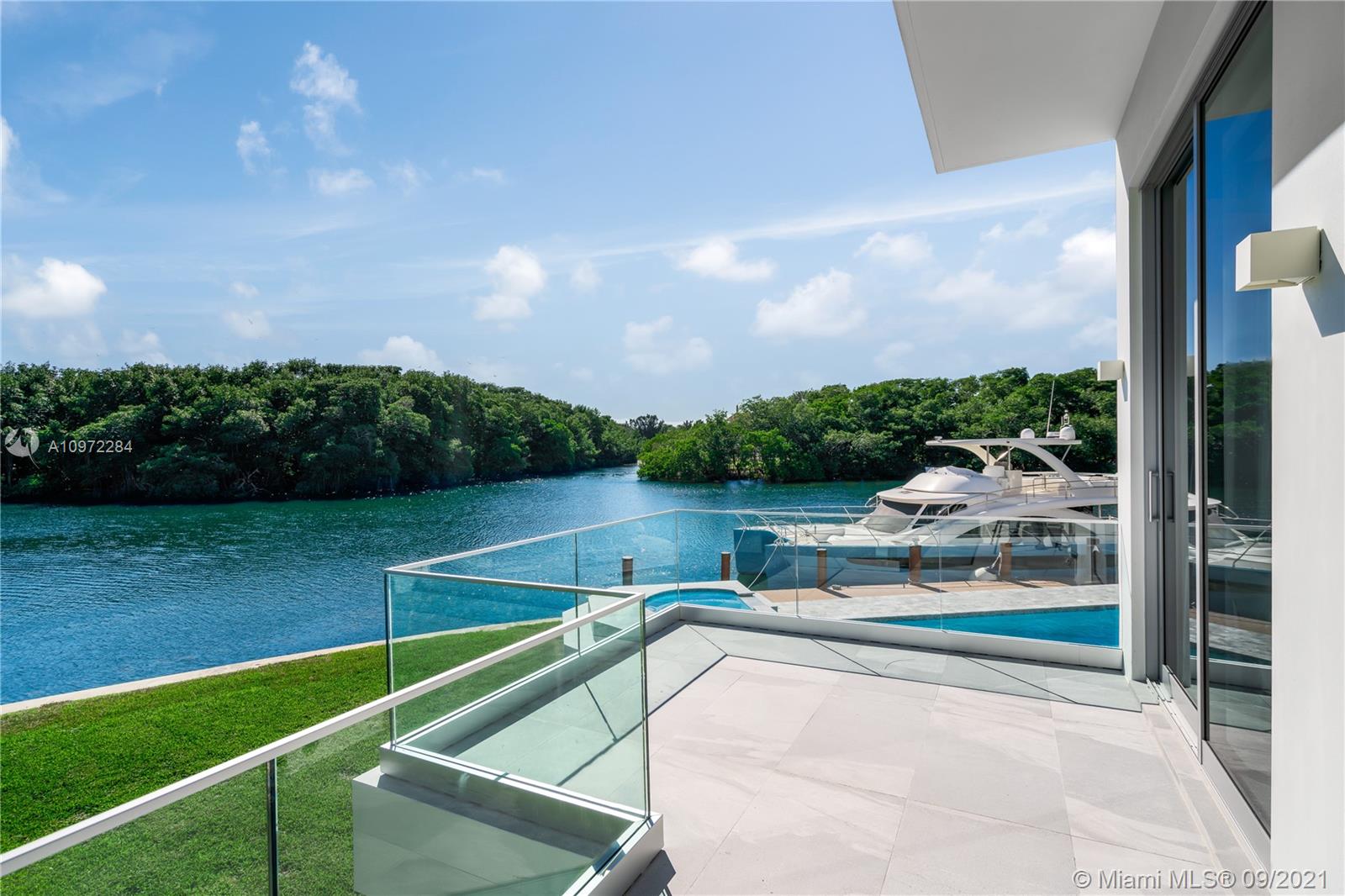 6946 Sunrise Ct Coral Gables, FL 33133