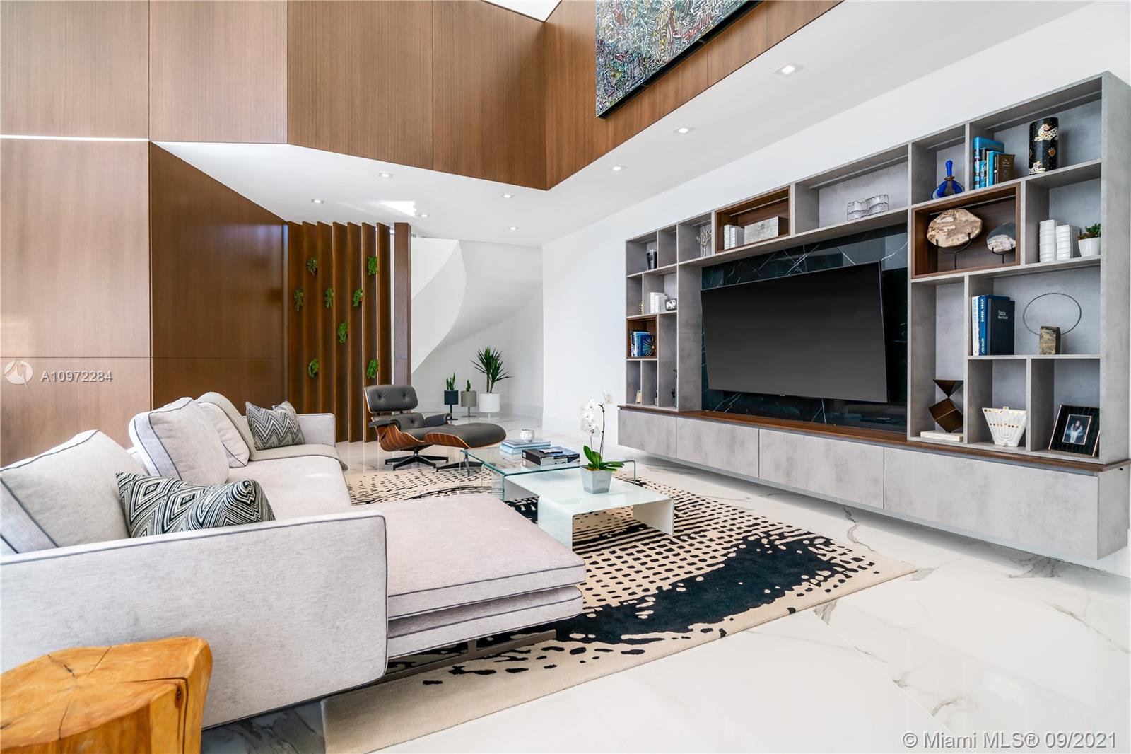 6946 Sunrise Ct Coral Gables, FL 33133