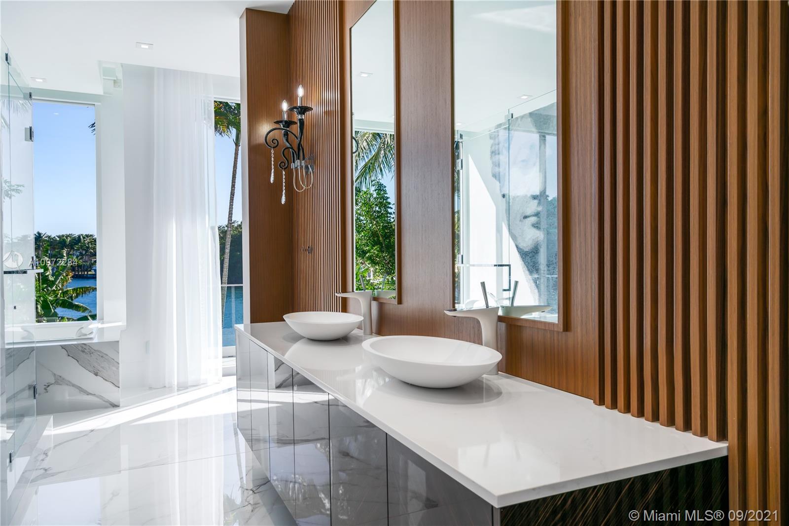 6946 Sunrise Ct Coral Gables, FL 33133