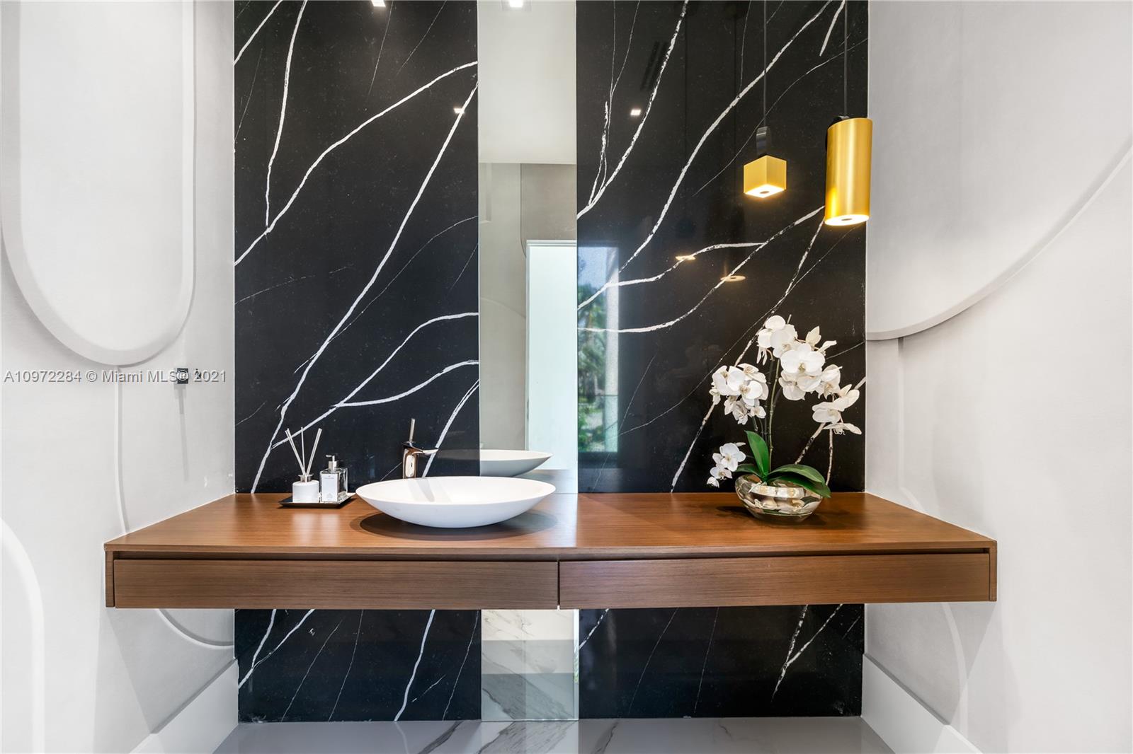 6946 Sunrise Ct Coral Gables, FL 33133