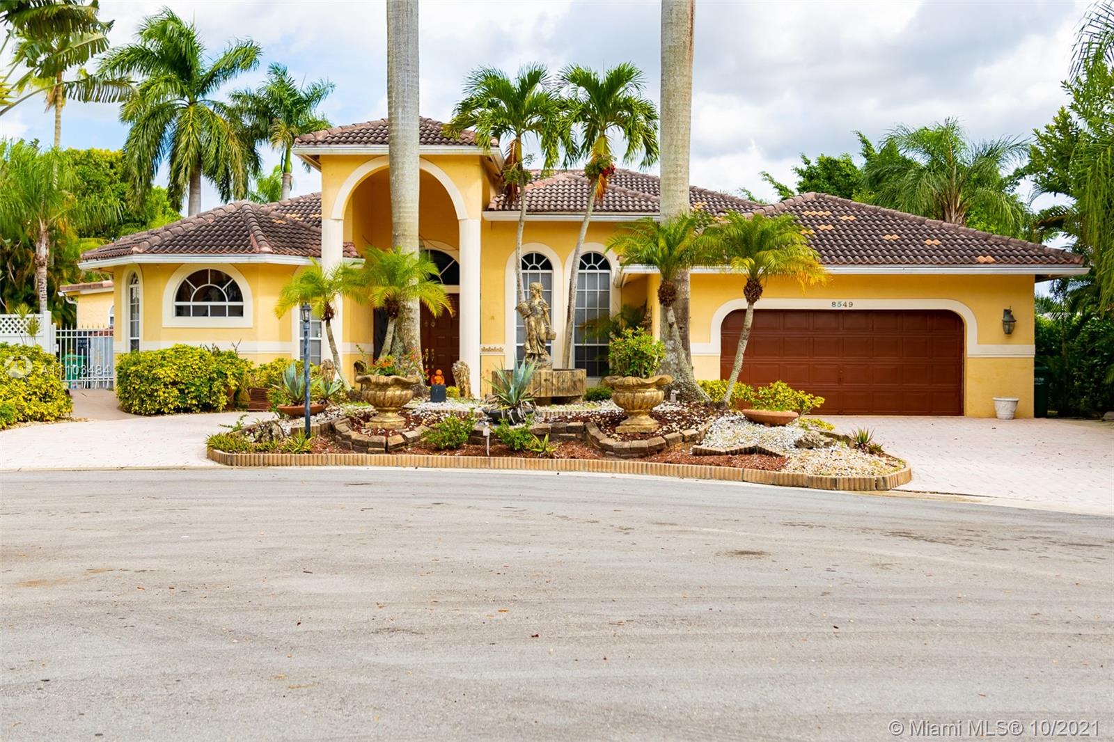 8549 NW 45th St