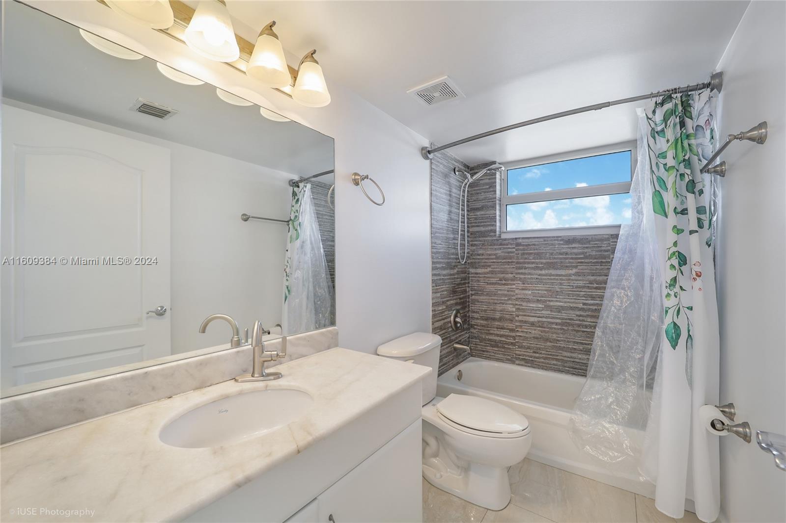 image The Club at Brickell Bay12