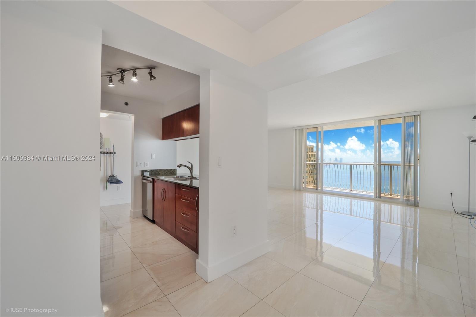 image The Club at Brickell Bay3