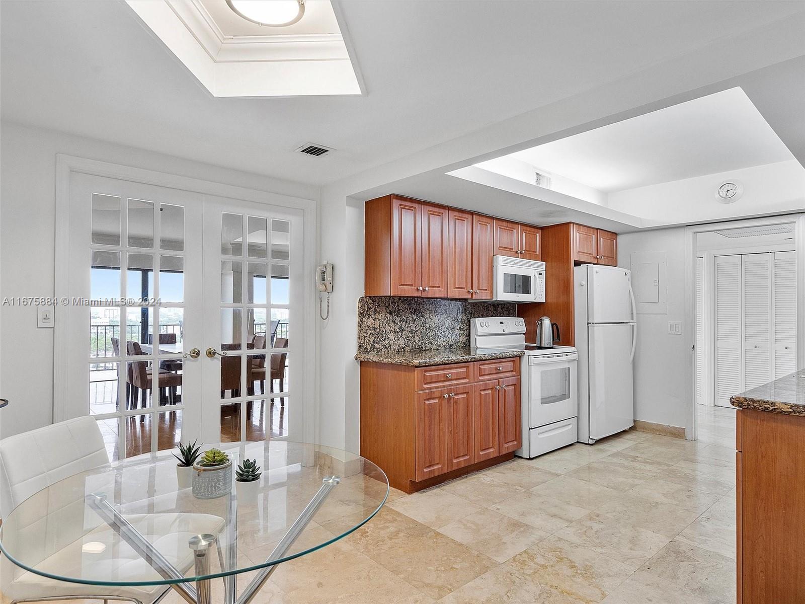 image CRICKET CLUB CONDO13