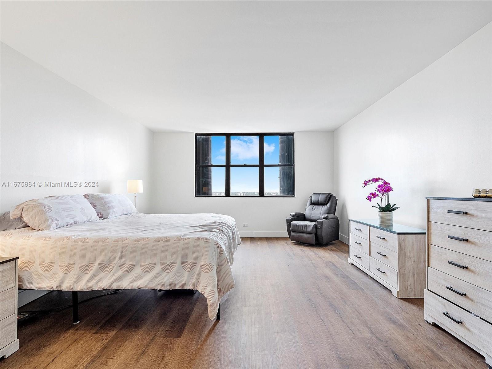 image CRICKET CLUB CONDO16