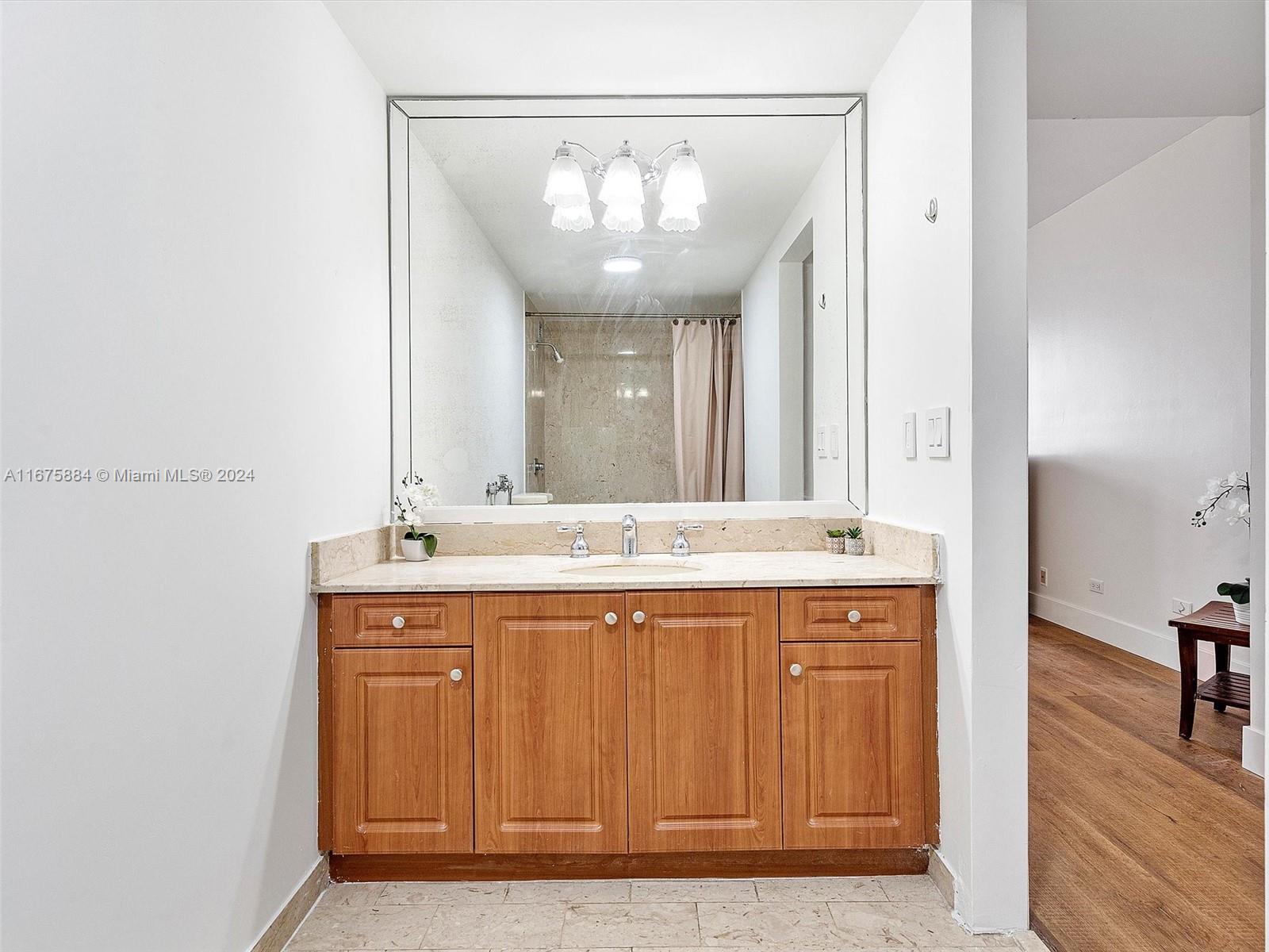 image CRICKET CLUB CONDO20