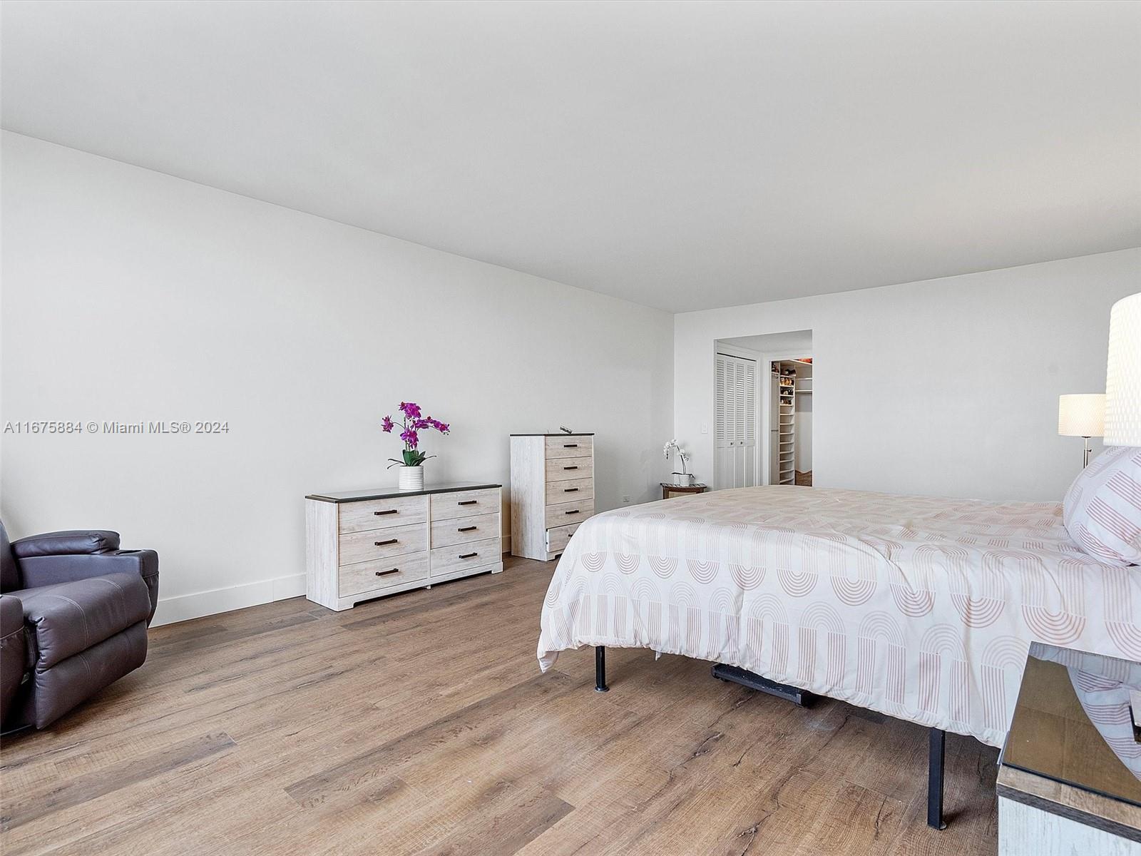 image CRICKET CLUB CONDO21