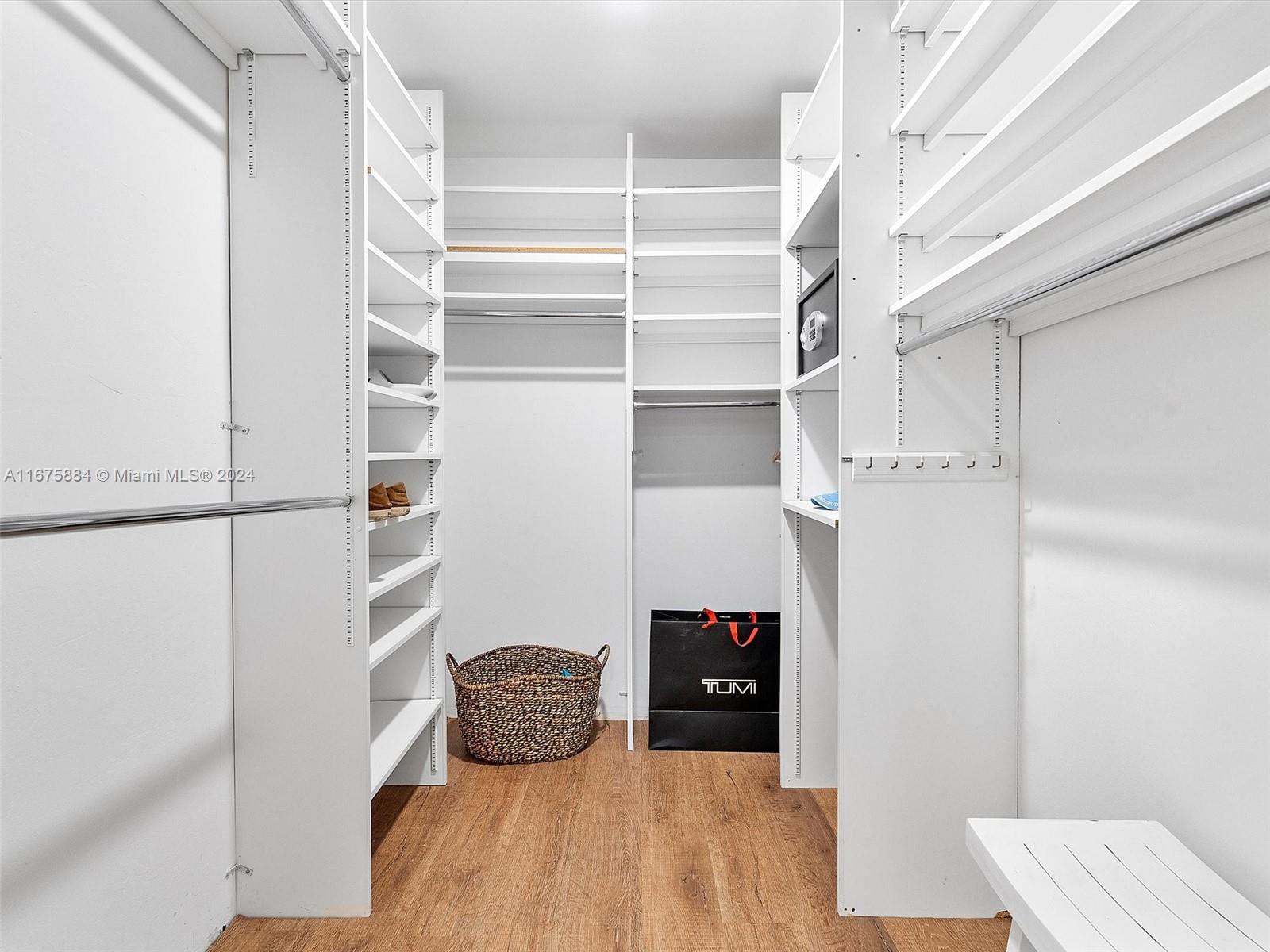 image CRICKET CLUB CONDO26