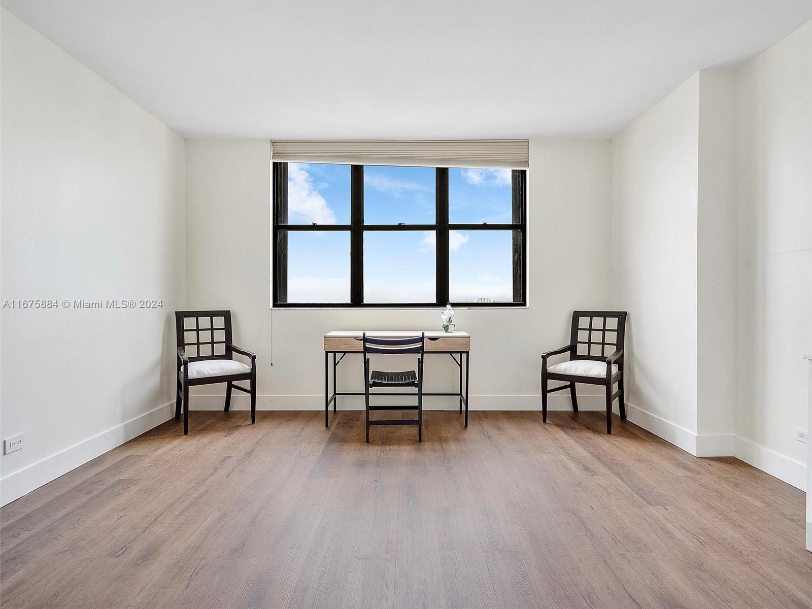 image CRICKET CLUB CONDO30