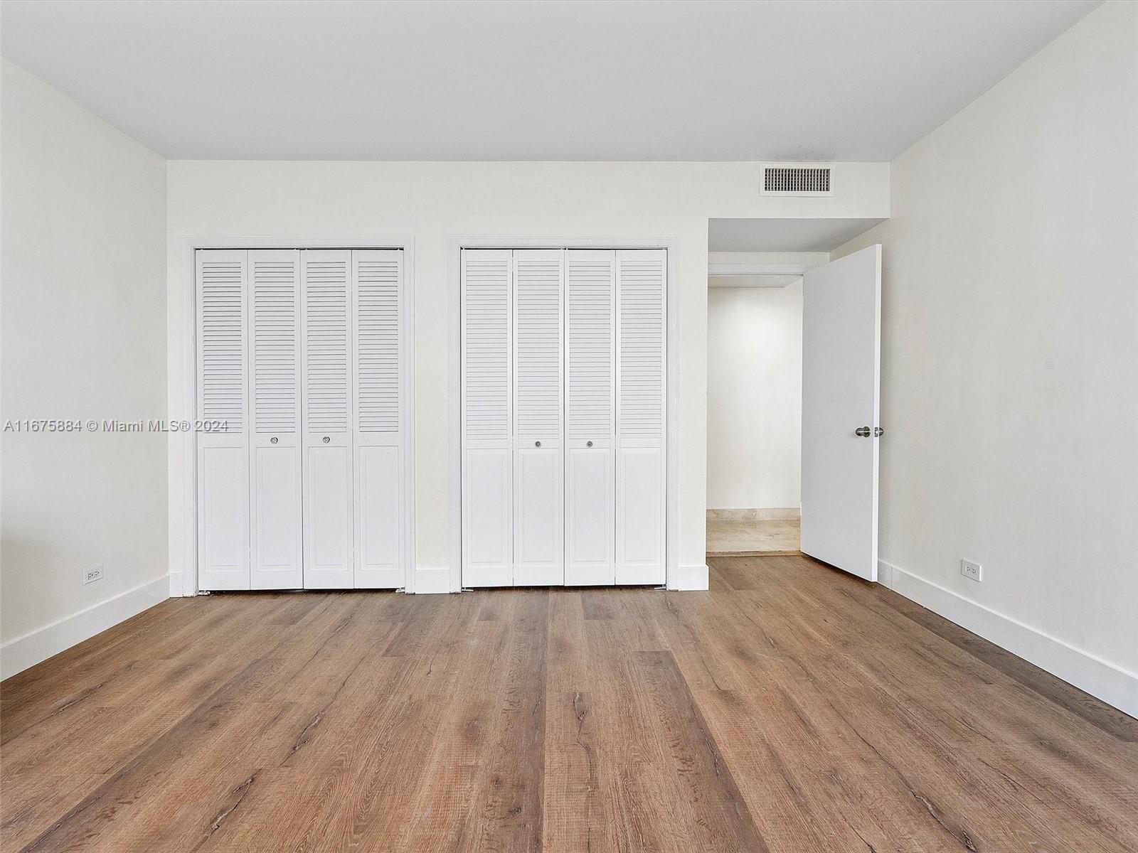 image CRICKET CLUB CONDO31