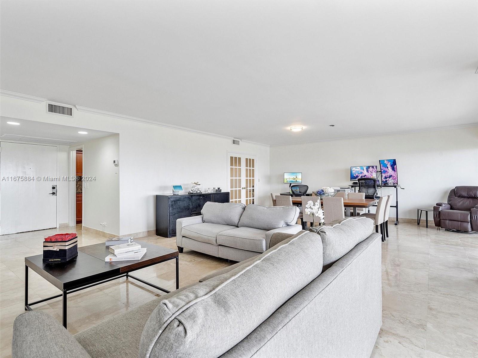 image CRICKET CLUB CONDO3