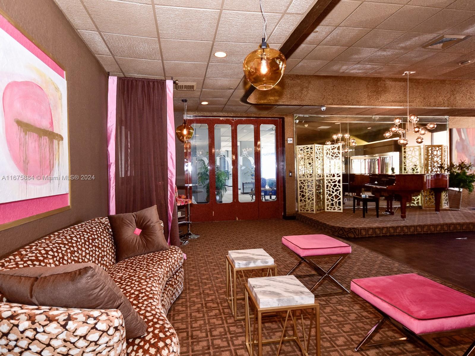 image CRICKET CLUB CONDO63