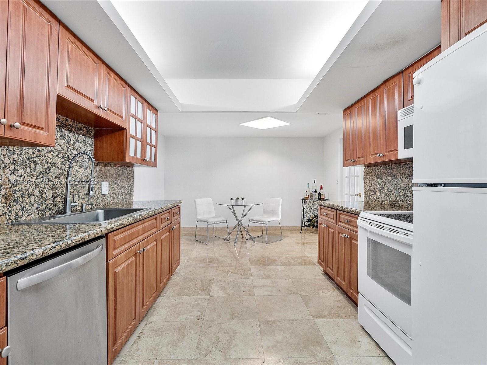 image CRICKET CLUB CONDO8