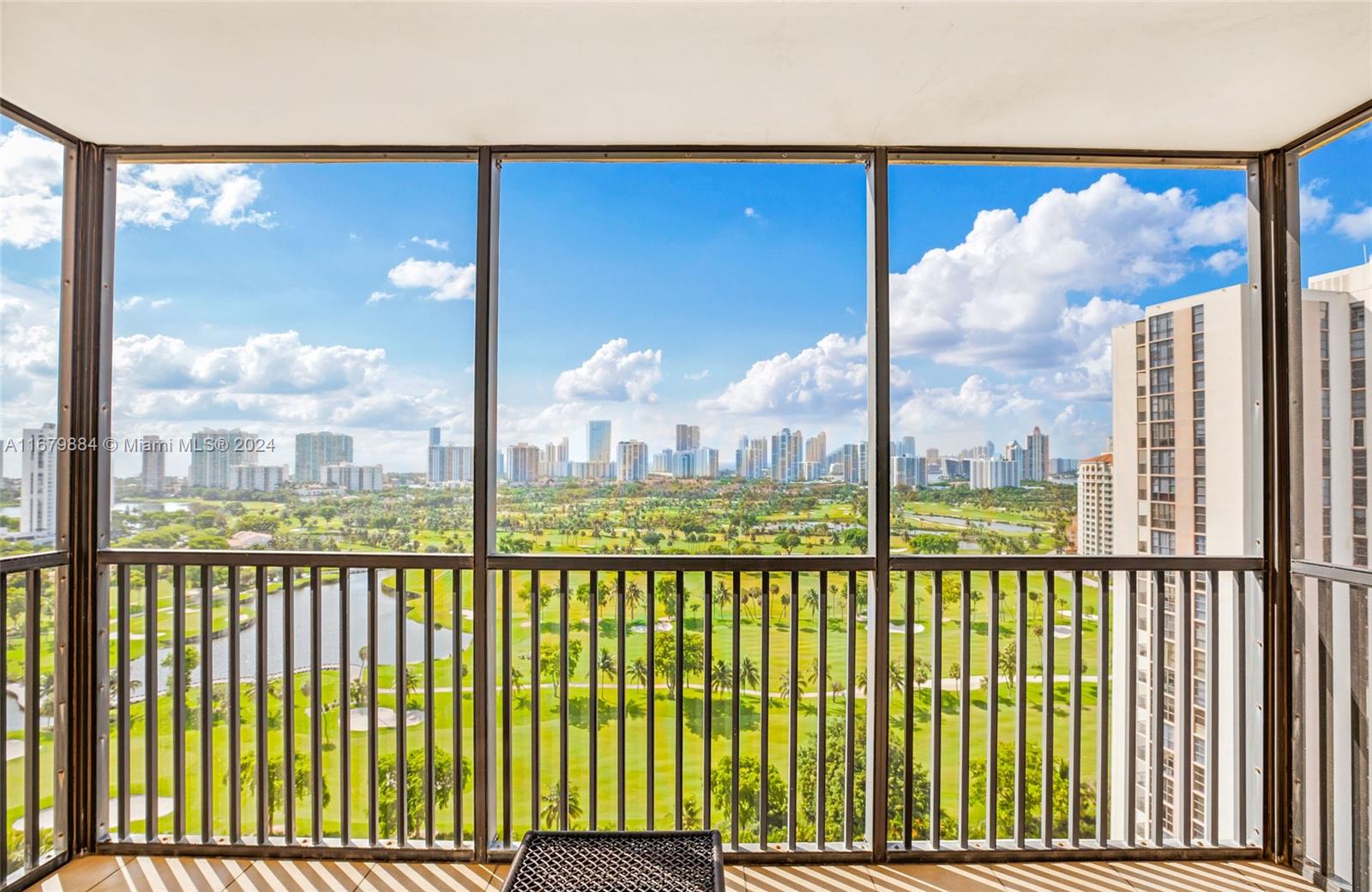 20301 W Country Clb Dr #2228