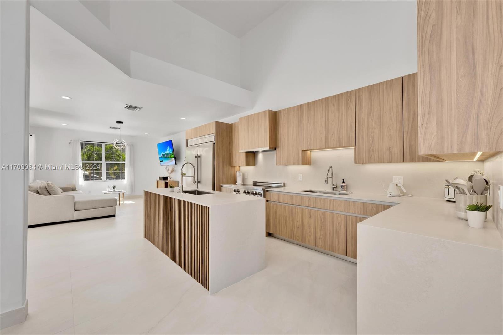 2940 NE 164th St North Miami Beach, FL 33160