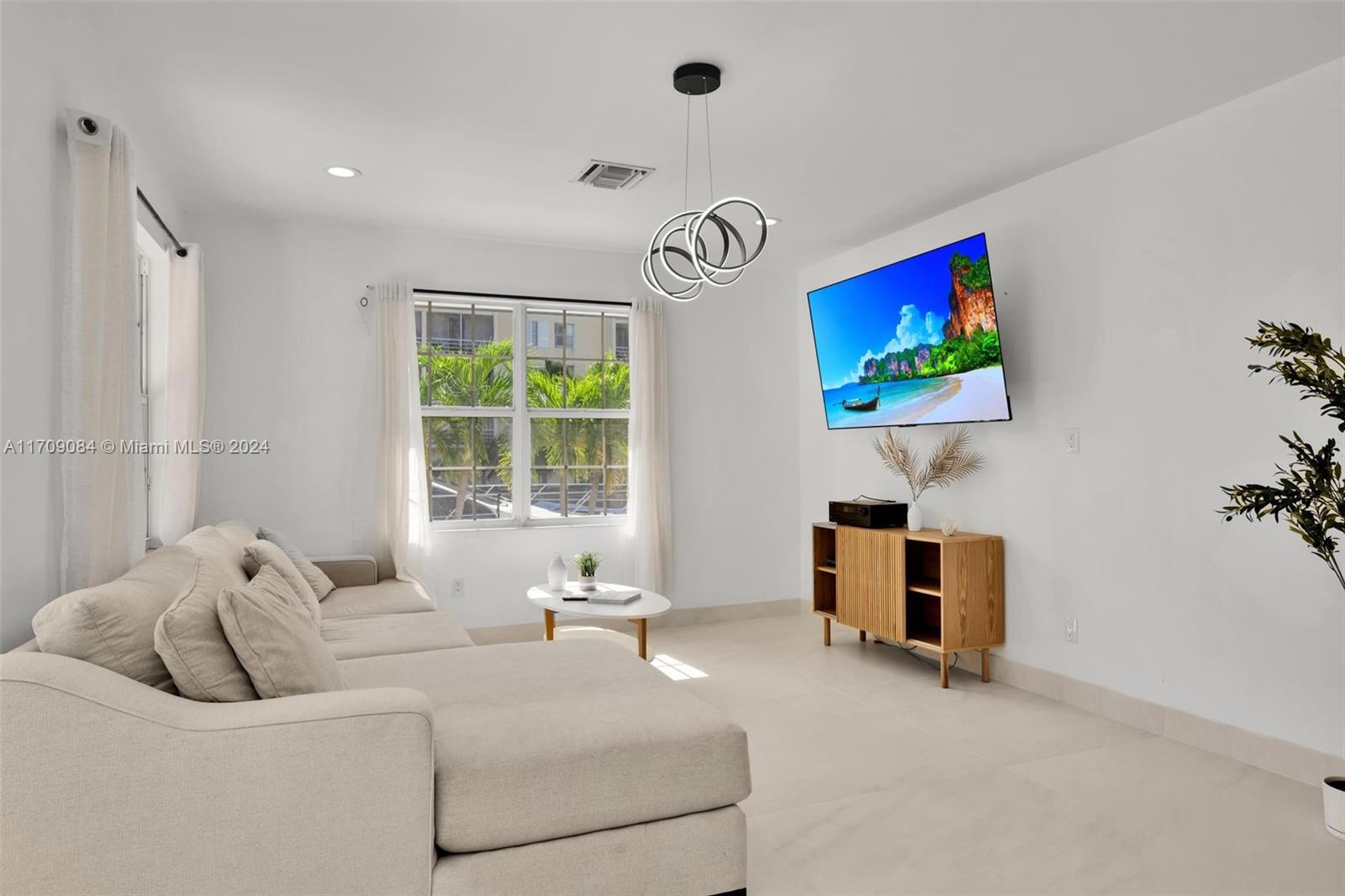 2940 NE 164th St North Miami Beach, FL 33160