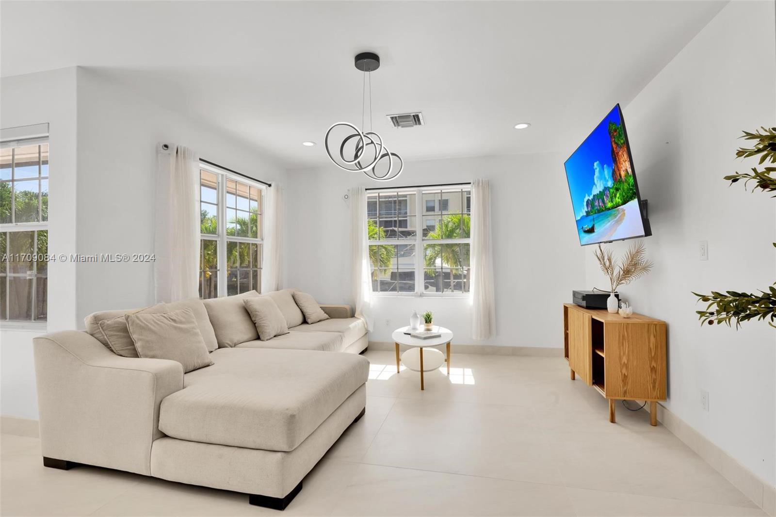 2940 NE 164th St North Miami Beach, FL 33160