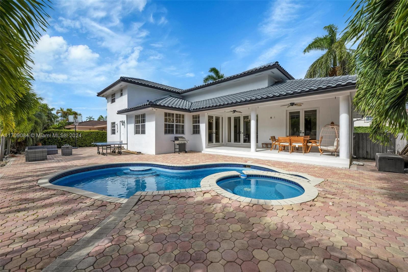 2940 NE 164th St North Miami Beach, FL 33160