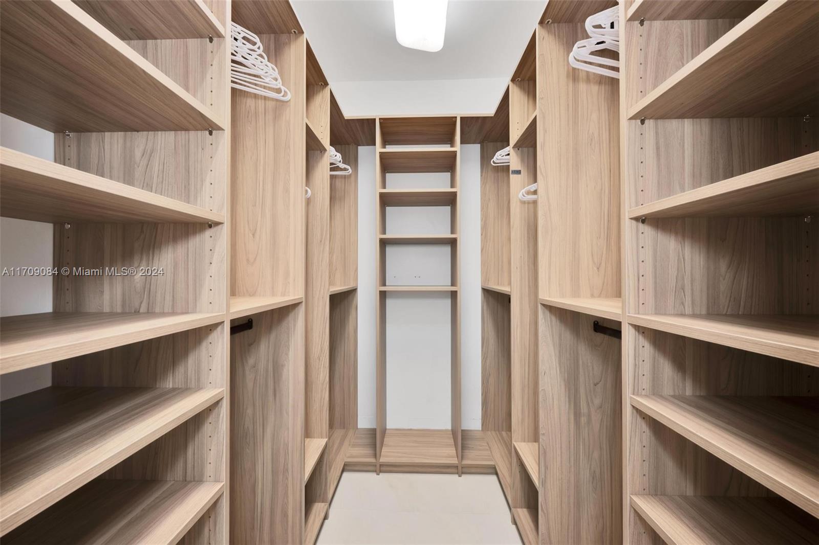 2940 NE 164th St North Miami Beach, FL 33160