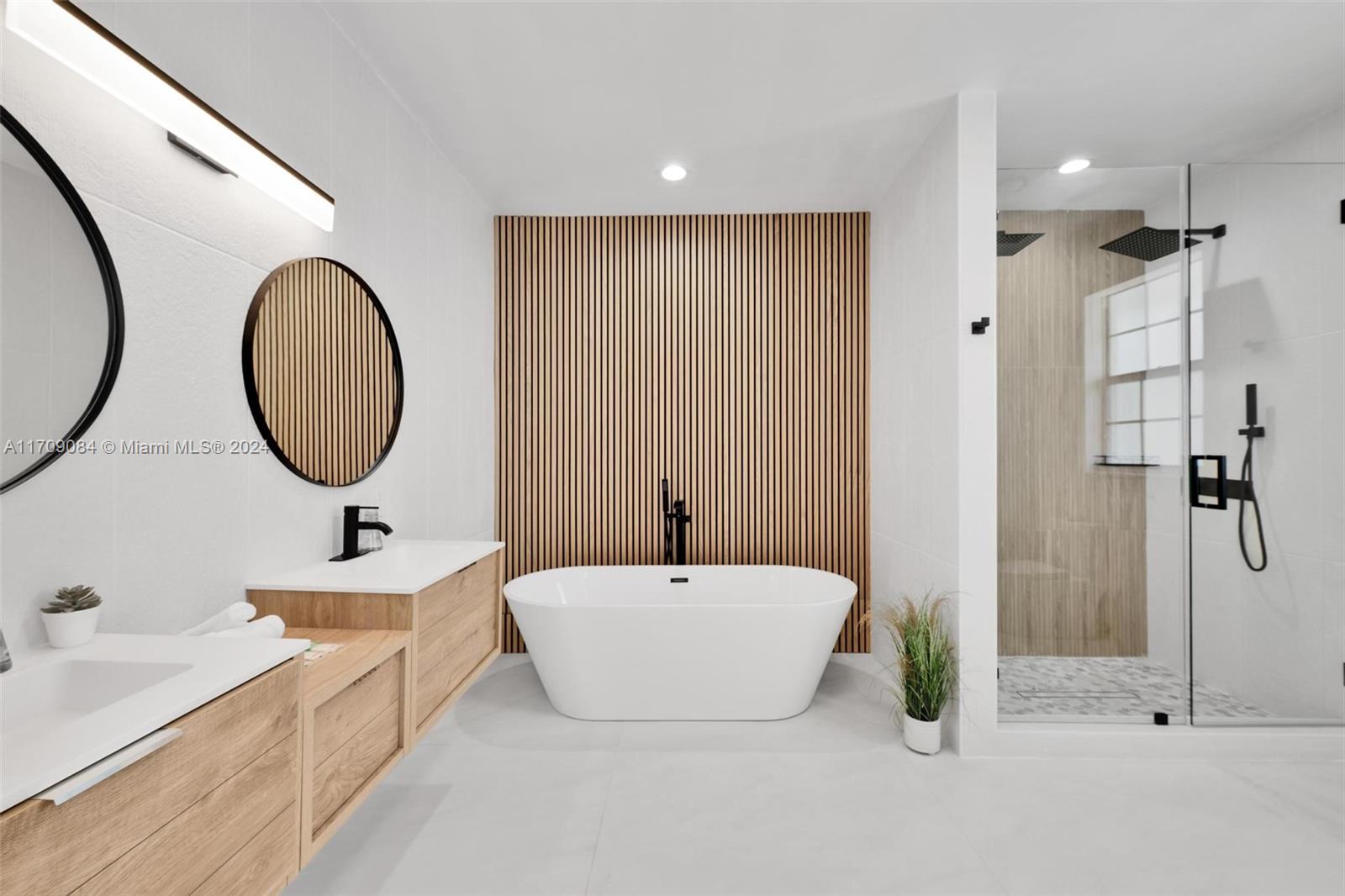 2940 NE 164th St North Miami Beach, FL 33160