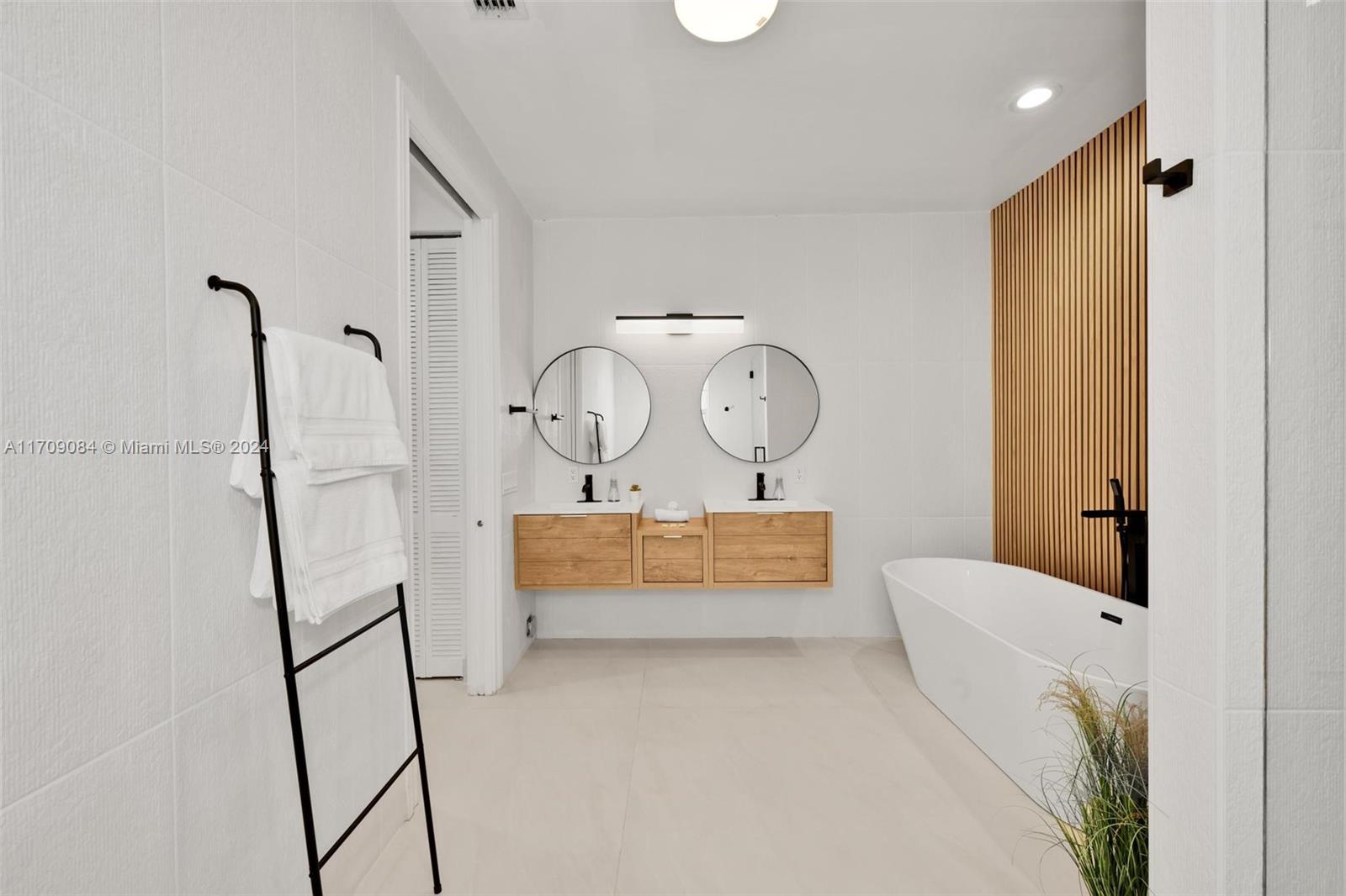 2940 NE 164th St North Miami Beach, FL 33160