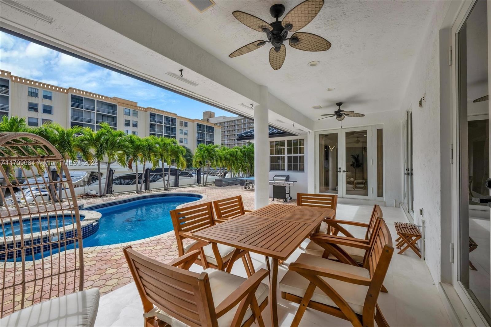 2940 NE 164th St North Miami Beach, FL 33160