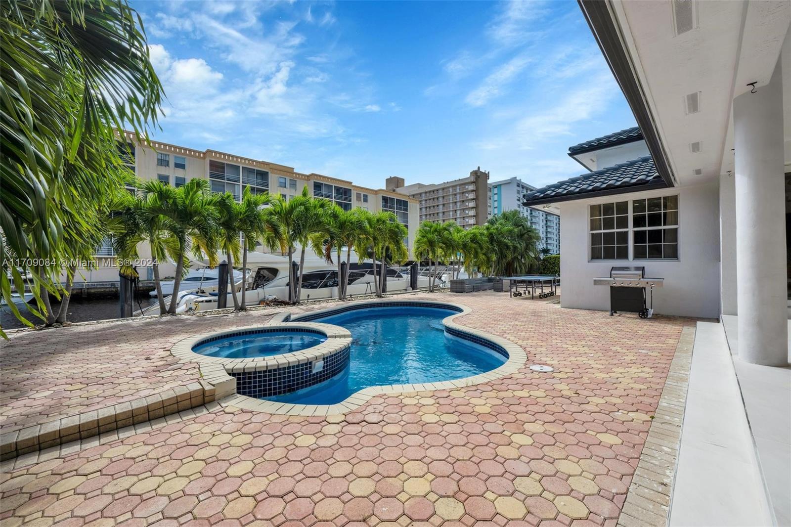 2940 NE 164th St North Miami Beach, FL 33160