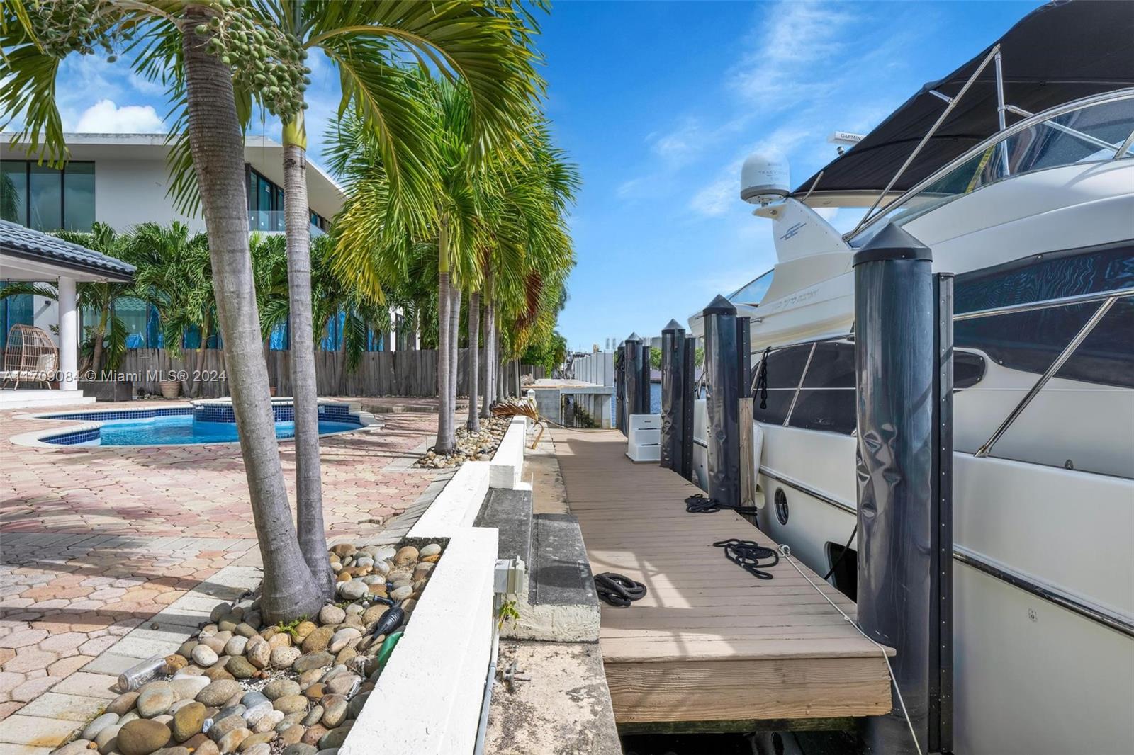 2940 NE 164th St North Miami Beach, FL 33160