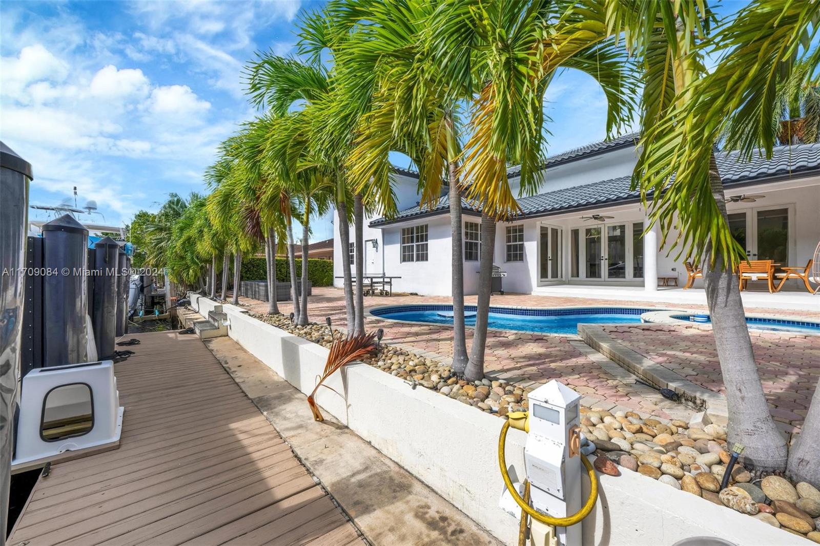 2940 NE 164th St North Miami Beach, FL 33160