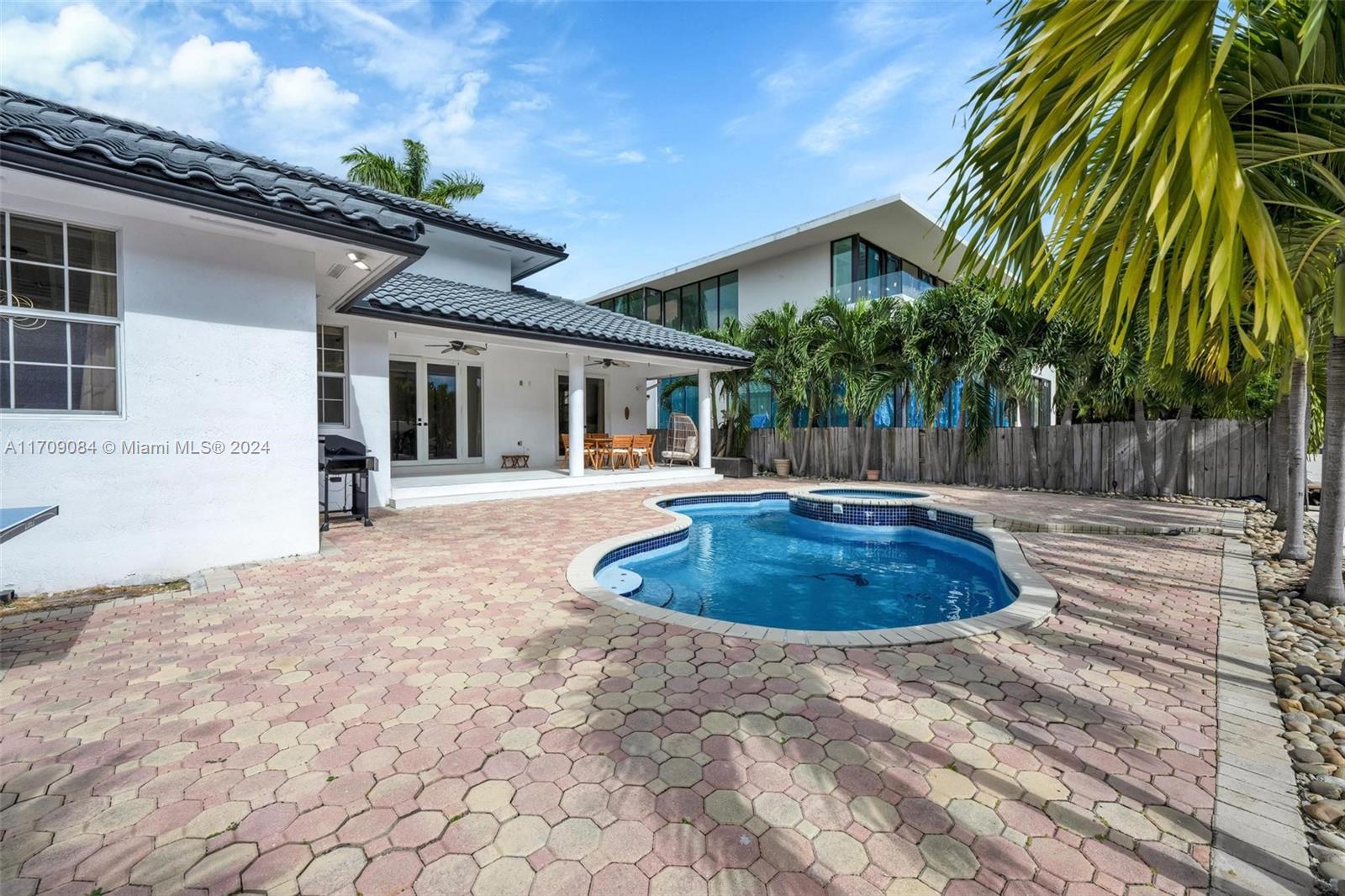 2940 NE 164th St North Miami Beach, FL 33160