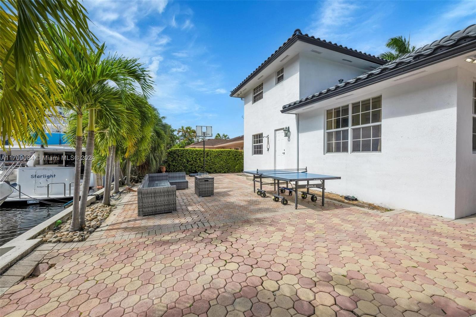 2940 NE 164th St North Miami Beach, FL 33160