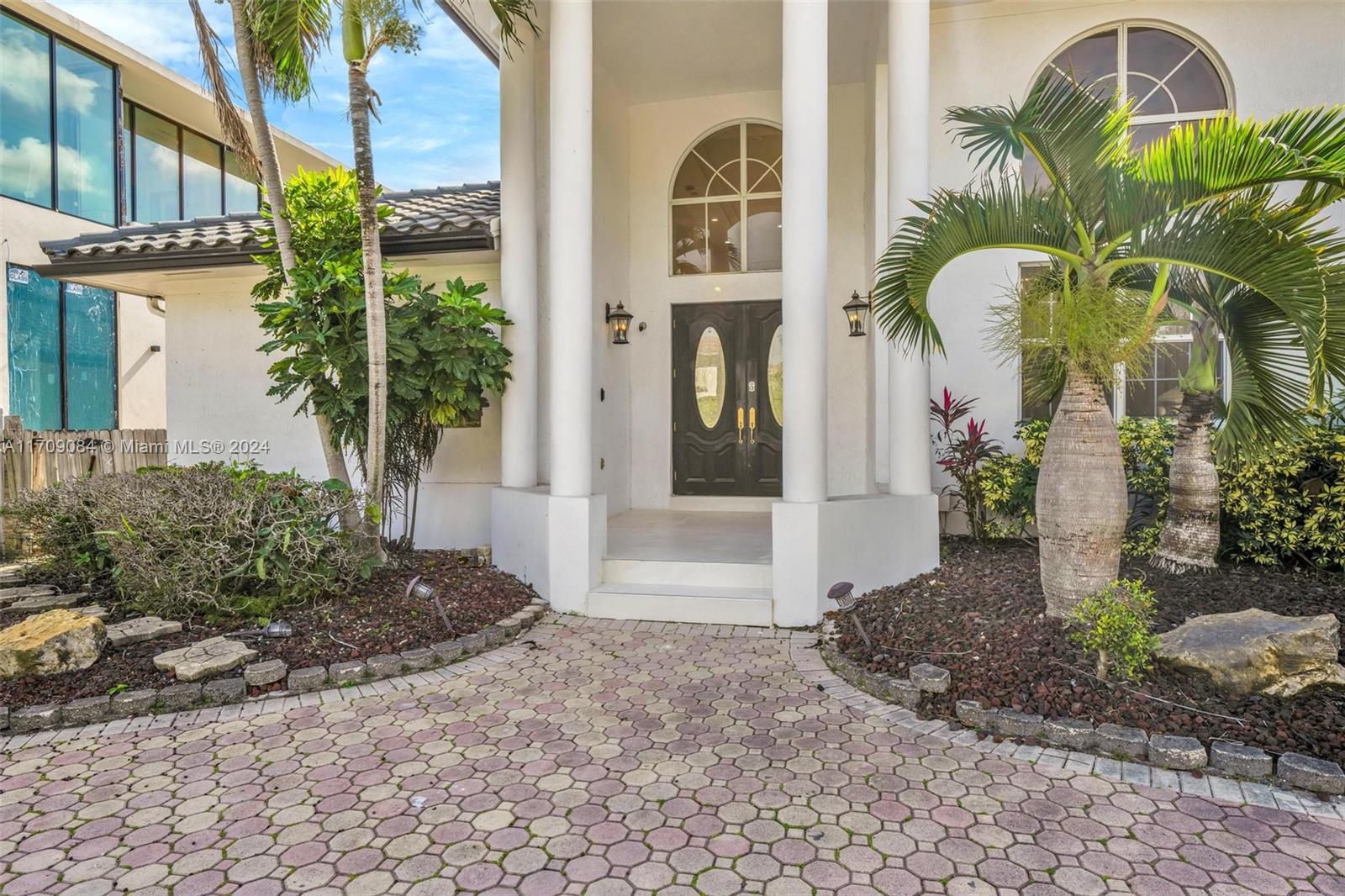 2940 NE 164th St North Miami Beach, FL 33160