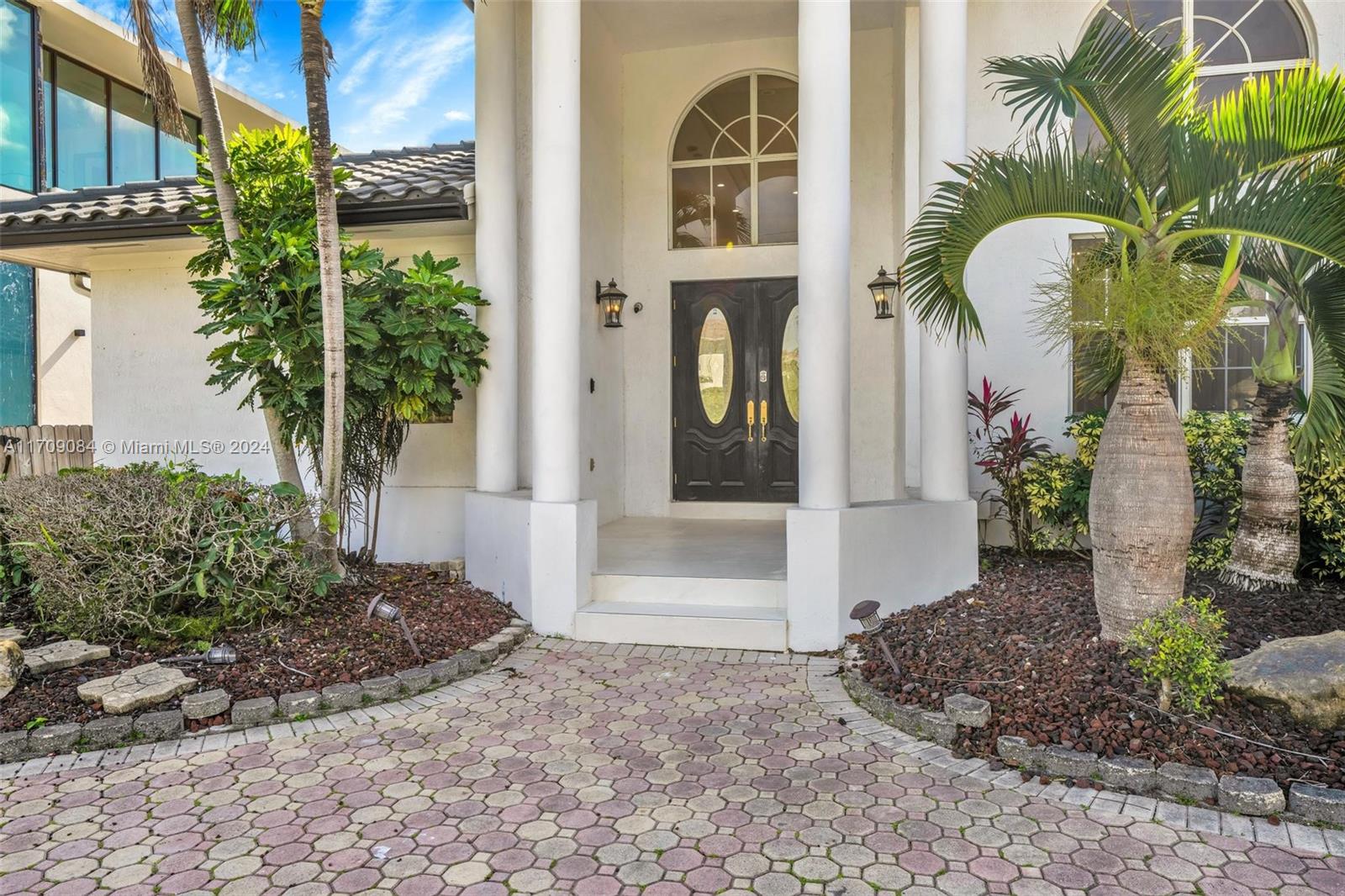 2940 NE 164th St North Miami Beach, FL 33160