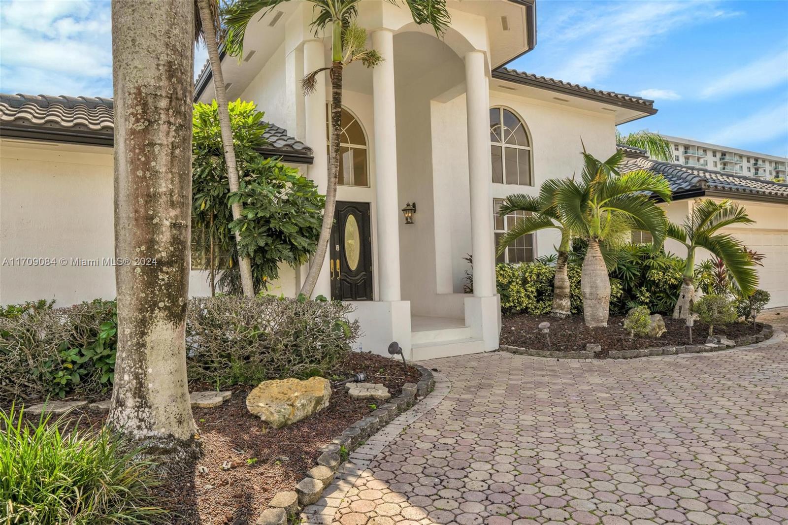 2940 NE 164th St North Miami Beach, FL 33160