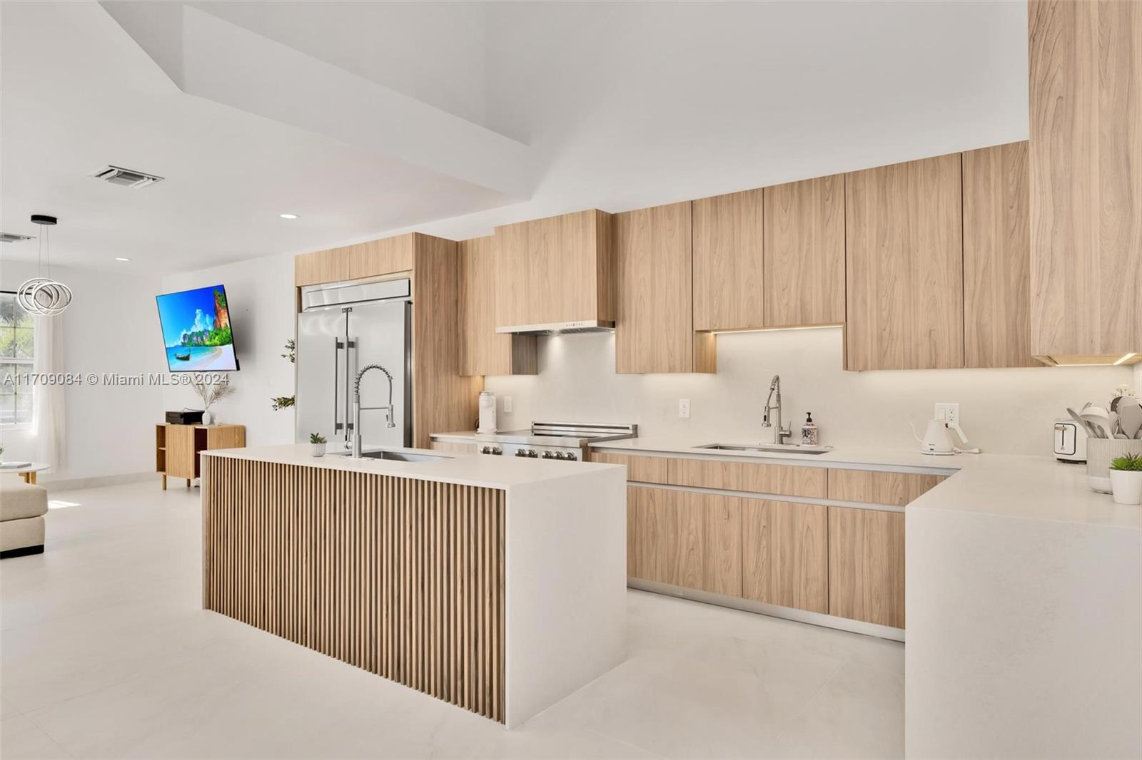 2940 NE 164th St North Miami Beach, FL 33160