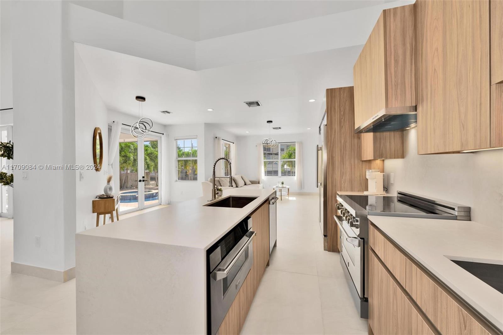 2940 NE 164th St North Miami Beach, FL 33160