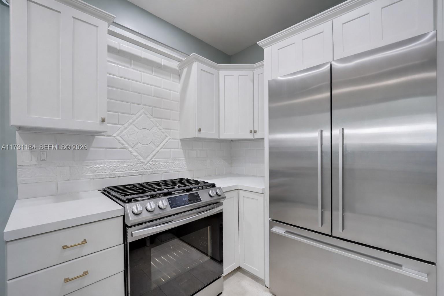 6121 La Gorce Dr Miami Beach, FL 33140