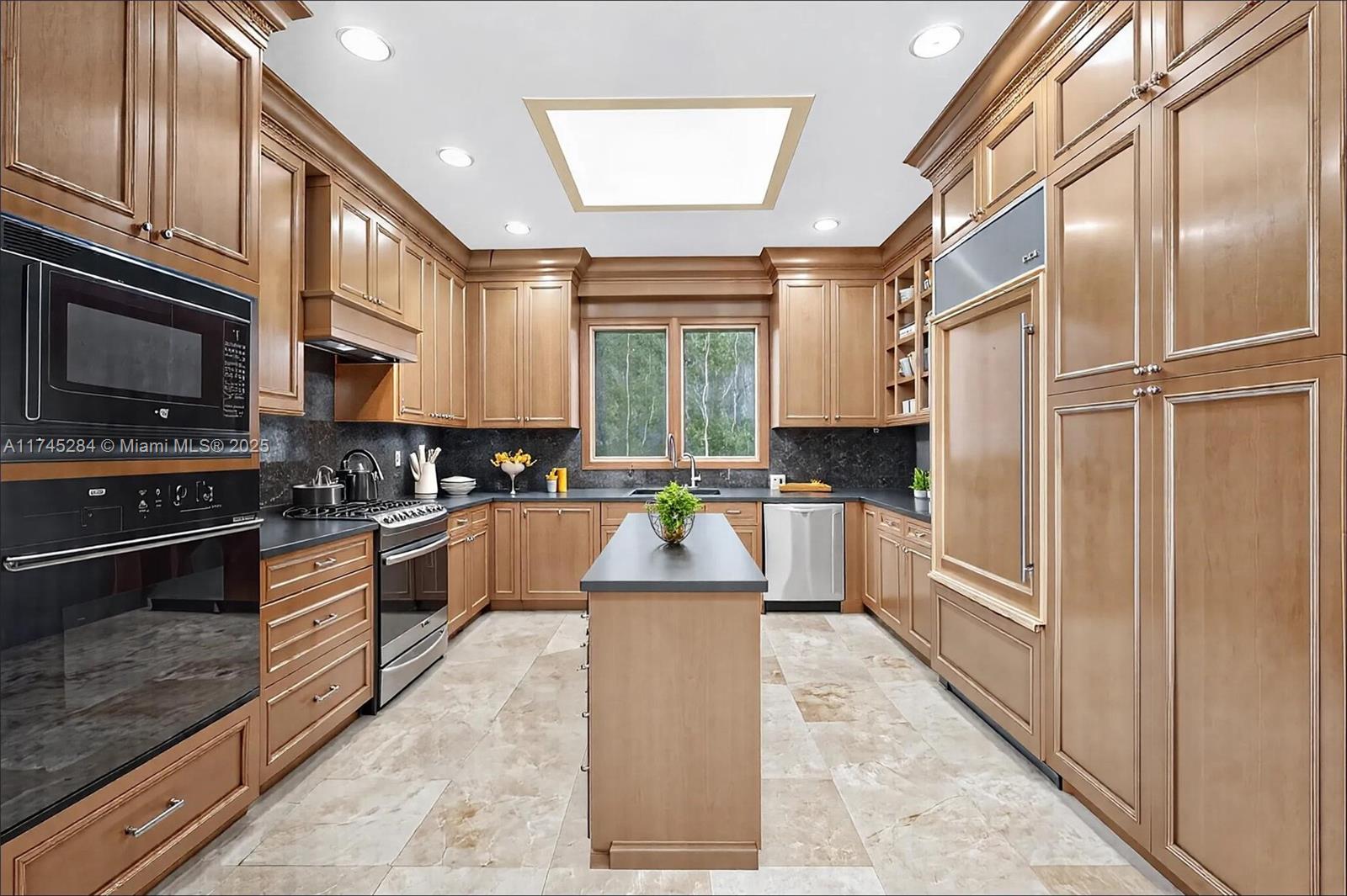 6670 Riviera Dr,Coral Gables, FL 33146