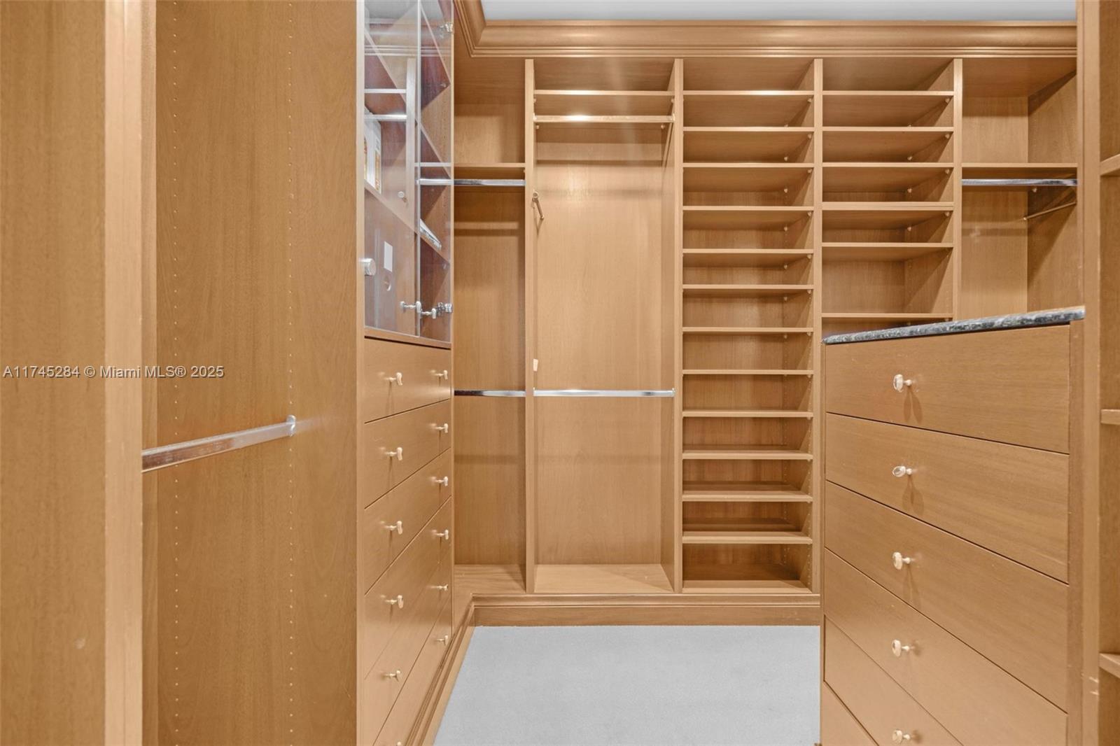 6670 Riviera Dr,Coral Gables, FL 33146