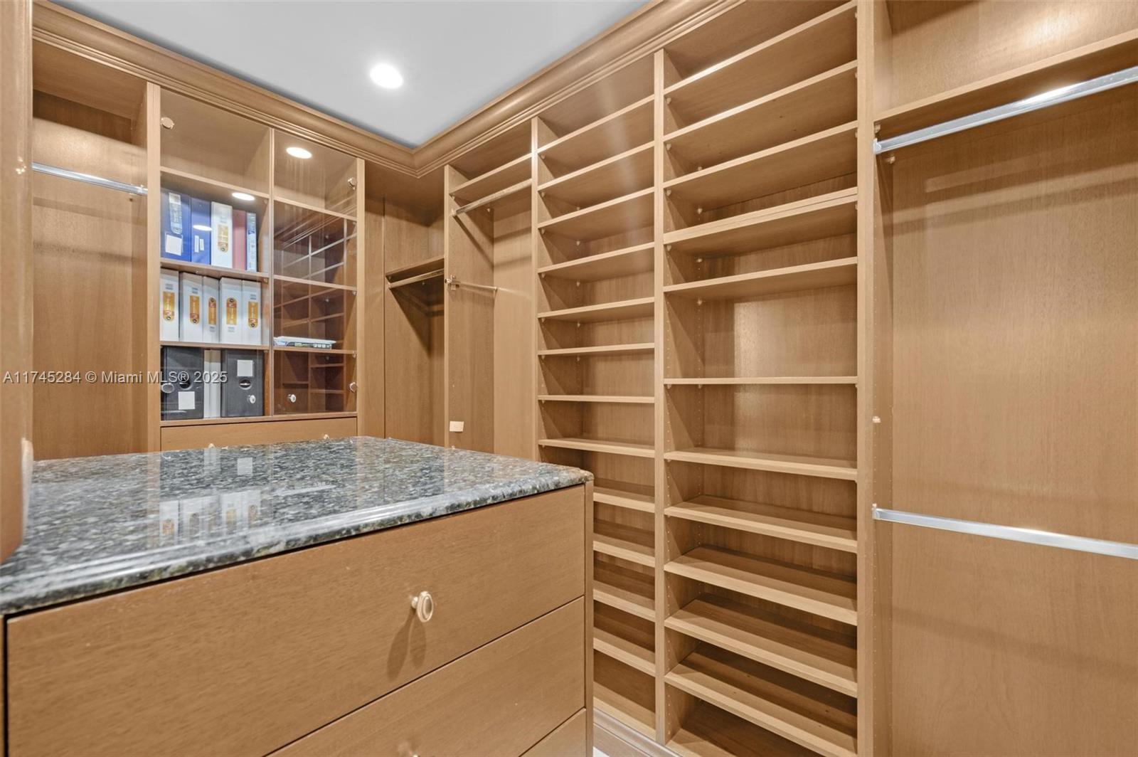 6670 Riviera Dr,Coral Gables, FL 33146