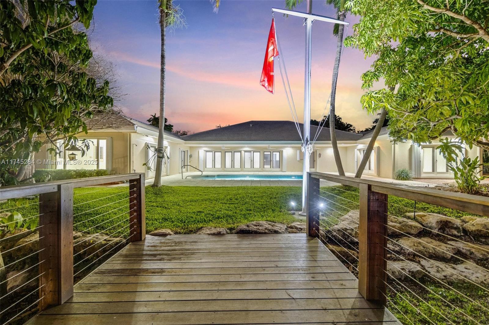 6670 Riviera Dr,Coral Gables, FL 33146