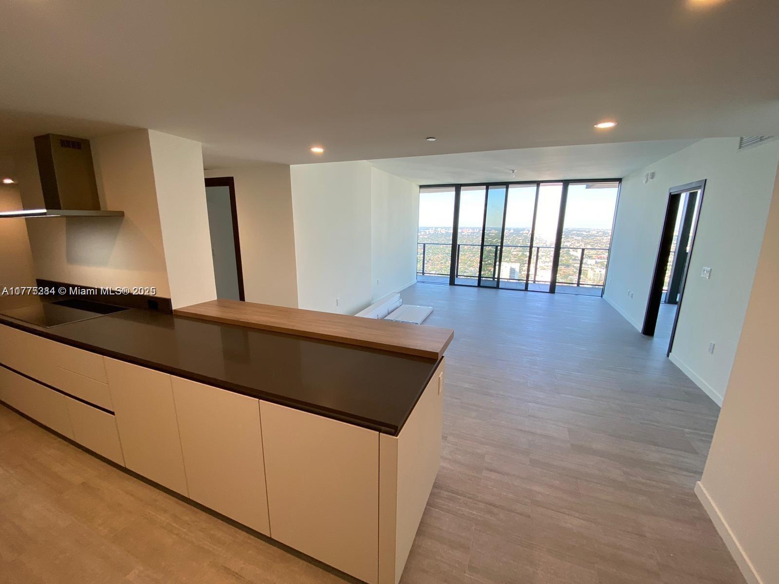 1000 Brickell Plz #4706,Miami, FL 33131