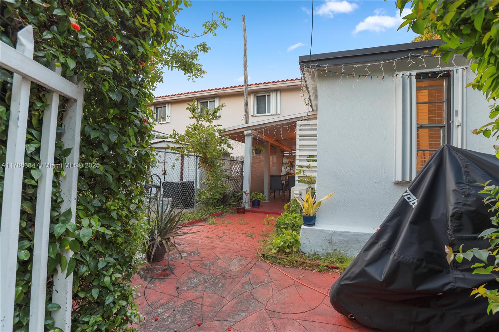 3375 SW 29th Ter Miami, FL 33133