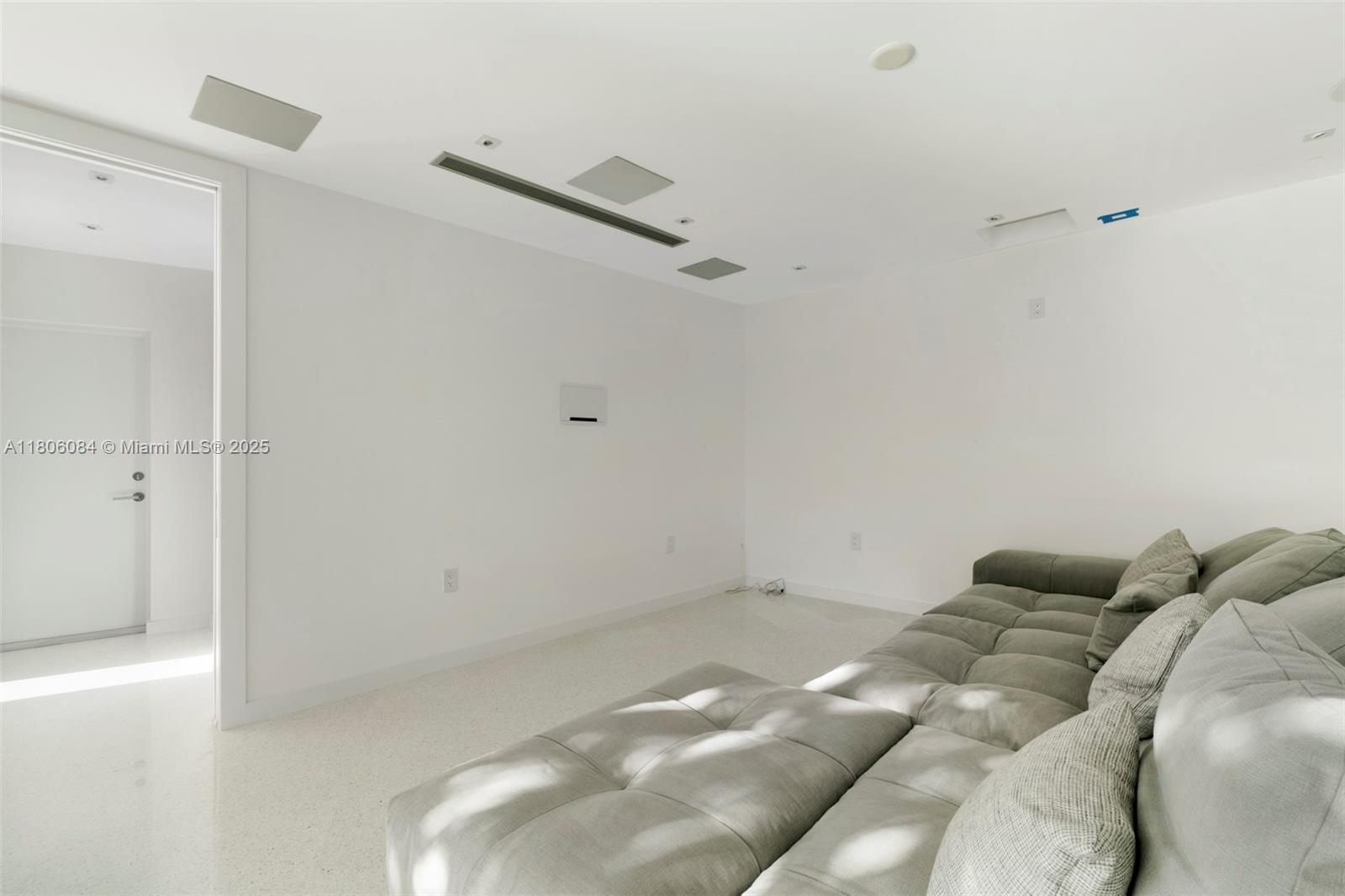 250 Knollwood Dr Key Biscayne, FL 33149 250 Knollwood Dr Key Biscayne, FL 33149