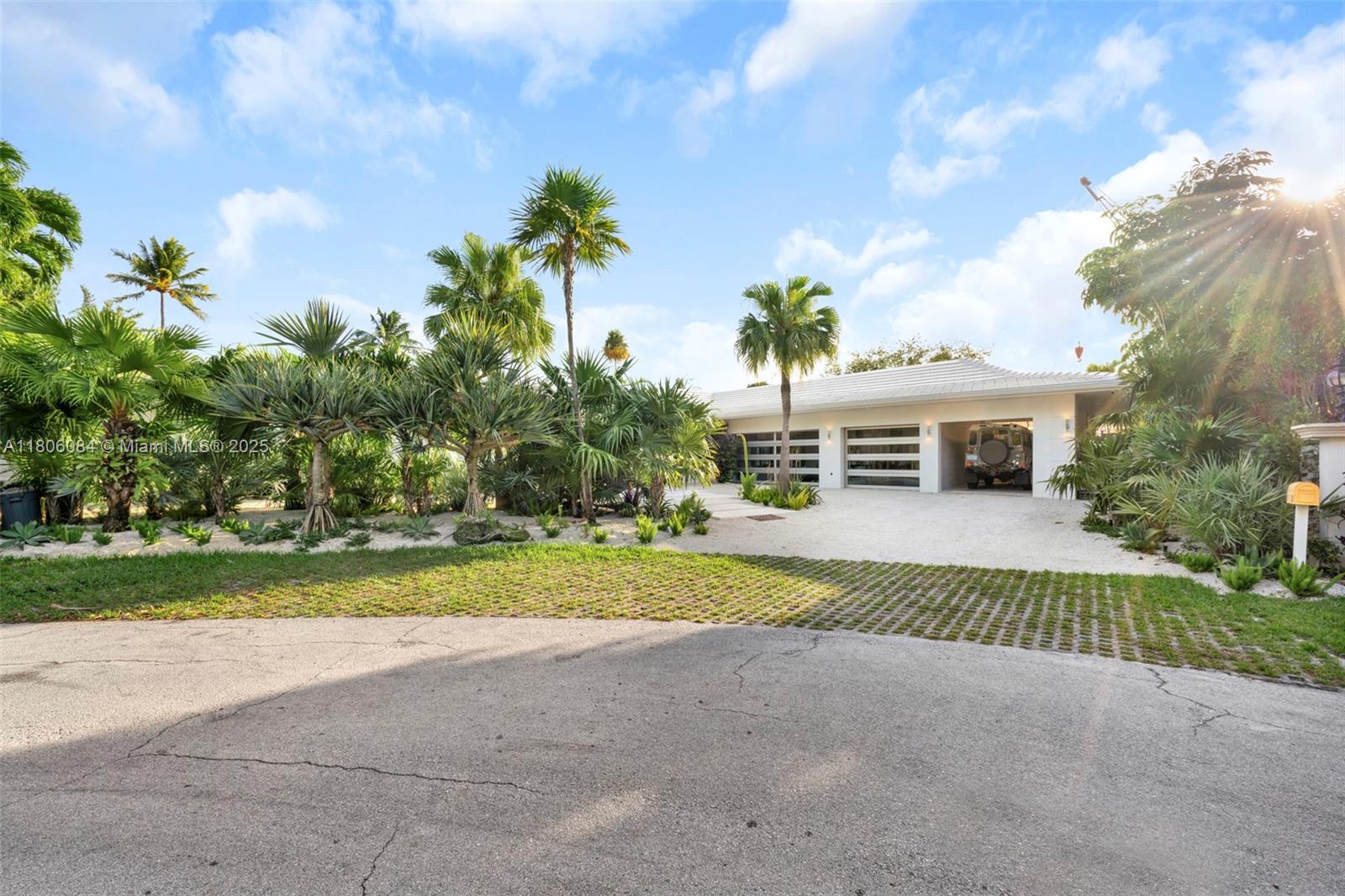 250 Knollwood Dr Key Biscayne, FL 33149 250 Knollwood Dr Key Biscayne, FL 33149
