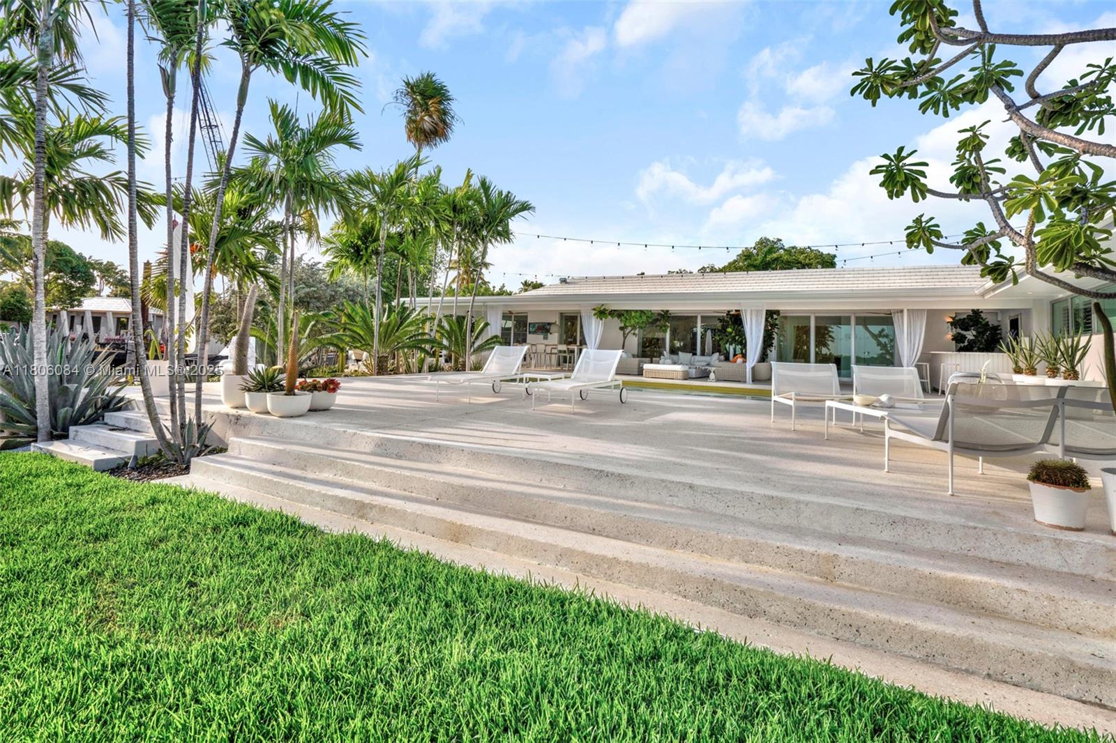 250 Knollwood Dr Key Biscayne, FL 33149 250 Knollwood Dr Key Biscayne, FL 33149