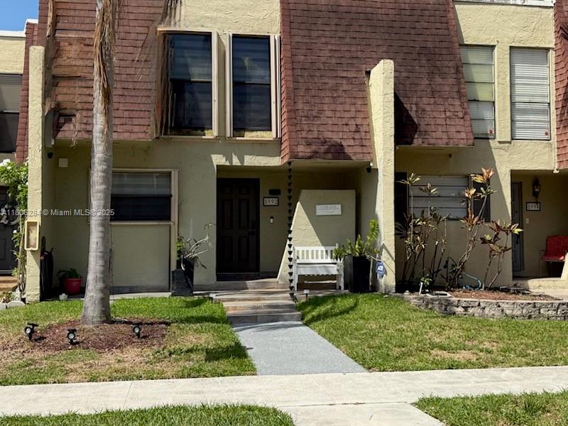 8992 Palm Tree Ln #8992