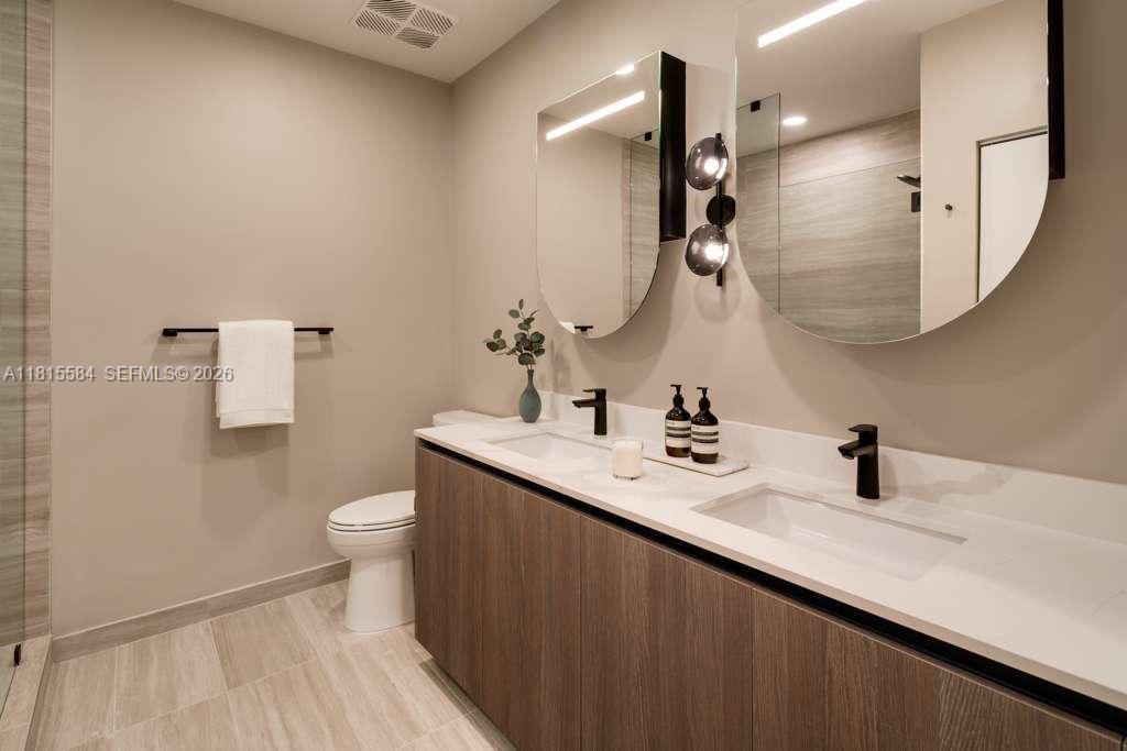 image 72 Park Condo46