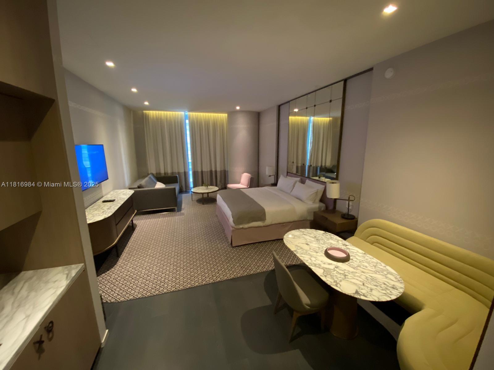 image Sls Lux Brickell1